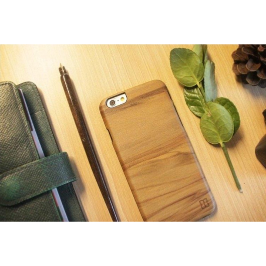 MAN&amp;WOOD Hoesje Apple iPhone 6 Plus/6S Plus Hout Bruin Cappuccino - Fooniq.nl